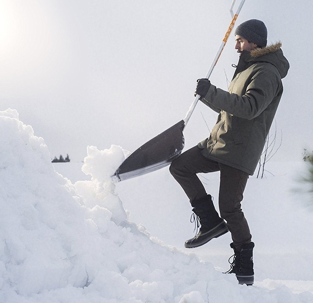 Скрепер-волокуша Fiskars 1003470 SnowXpert скребок для снега