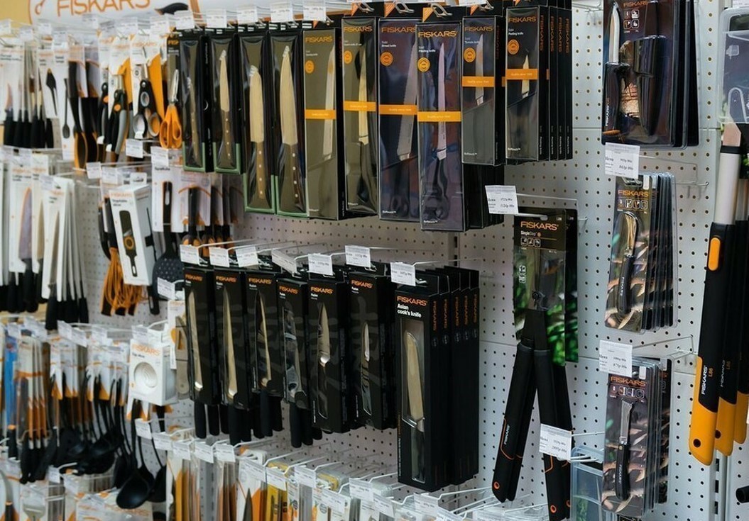 Обзор FISKARS SOLID 1026686 116 см. Штыковая лопата с надежной стальной ...